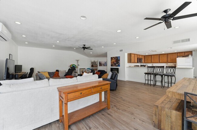 Building Photo - Central Phoenix Gem! Private Patio, Gated, Pool + Underground Parking