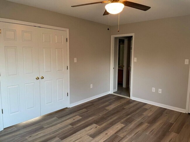Master bedroom - 145 Laurel Ct