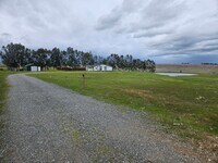 Building Photo - Spacious Home on 5 Acres For Rent!