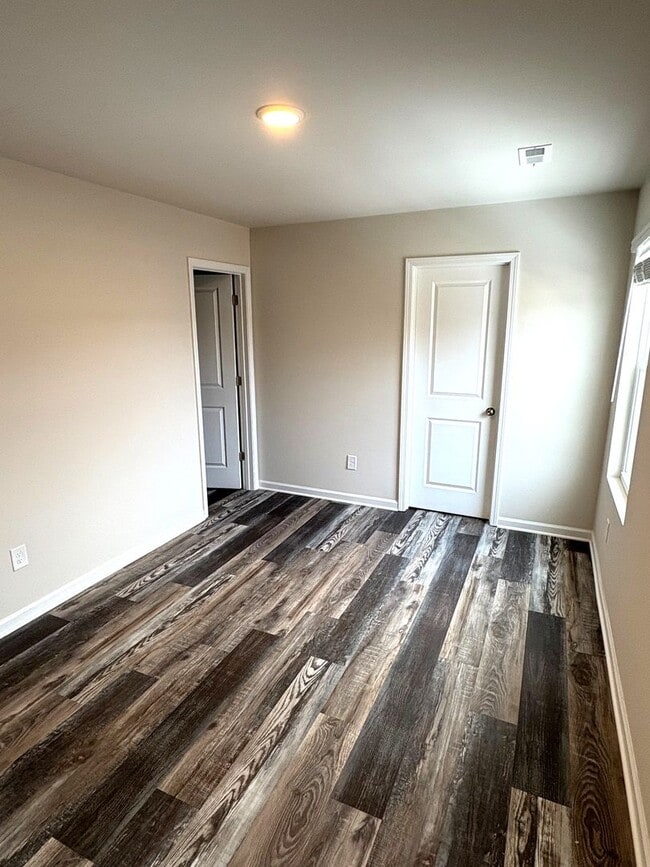 Building Photo - FIRST MONTH FREE - Bright 3BR 2.5BA Home w/ Full Appliance Kitchen • Garage Parking in Mooresville