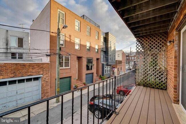 Building Photo - 830 S Howard St