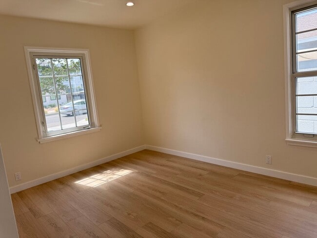 Building Photo - Stunning Fully Renovated Home in Prime Bur...