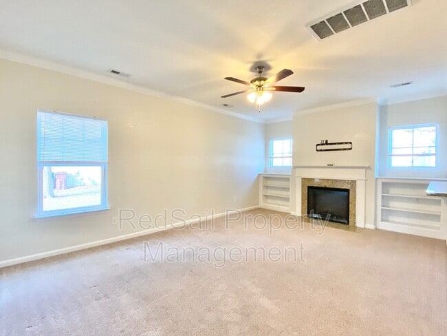 Building Photo - 717 Dissdale Ln
