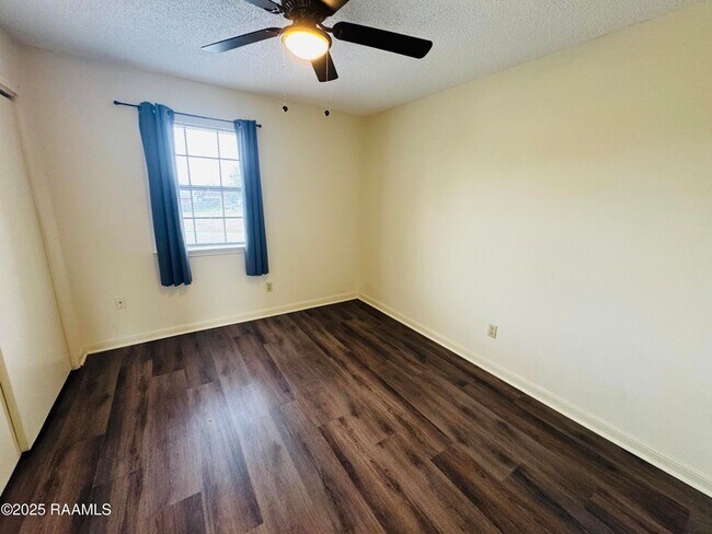 Building Photo - 2419 Robley Dr