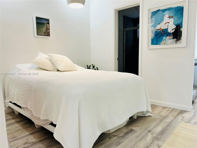 Building Photo - 717 Española Wy