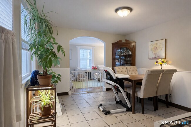 Building Photo - 15 E Main St