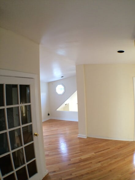 Building Photo - 1142 W Wolfram St