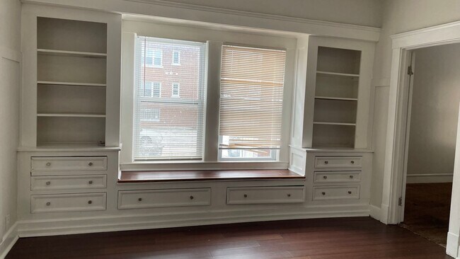 Building Photo - Completely remodeled 2 bedroom apartment n...