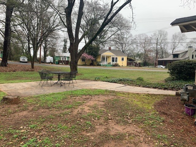 Building Photo - 410 Pineneedle Rd