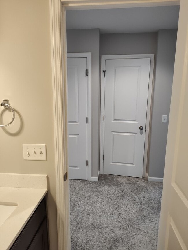 Building Photo - Great 3 bedroom, 2 bathroom townhome