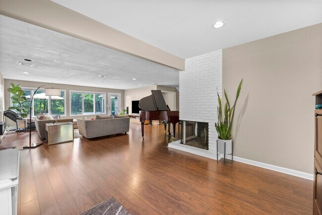 Building Photo - 926 Norgate Dr
