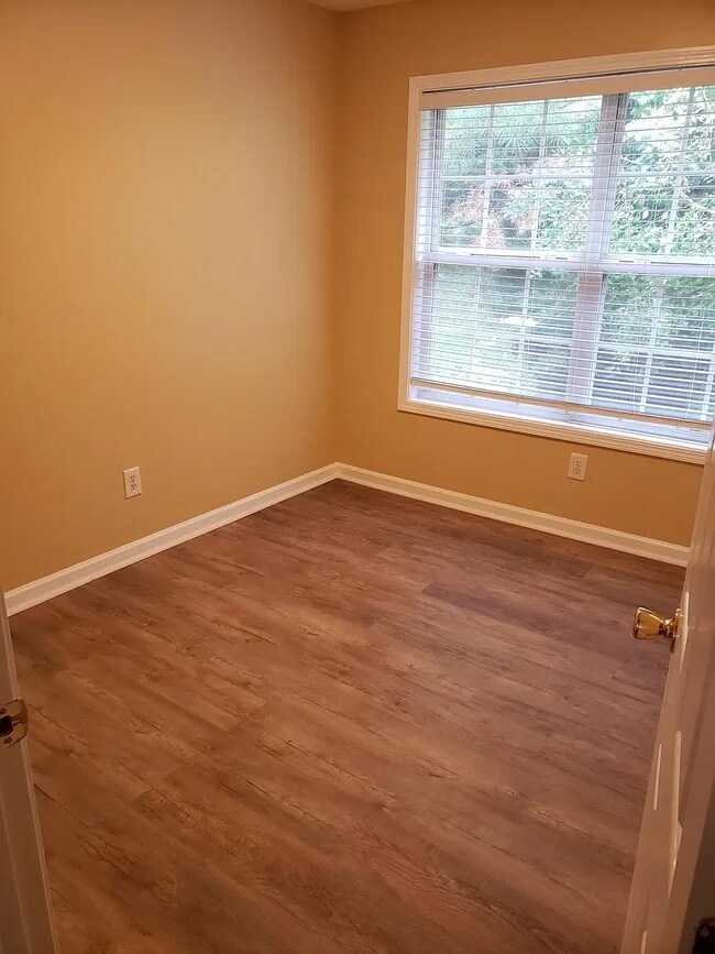 Building Photo - 6071 Grovegate Ln