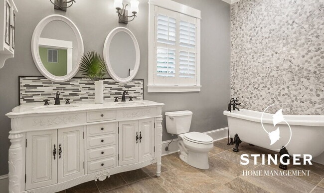 Building Photo - 14 Hayek St