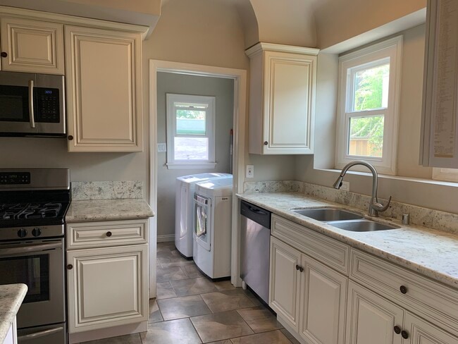 Building Photo - 4222 S Bronson Ave