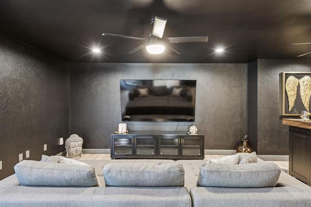 Building Photo - 2833 Meadowbrook Dr