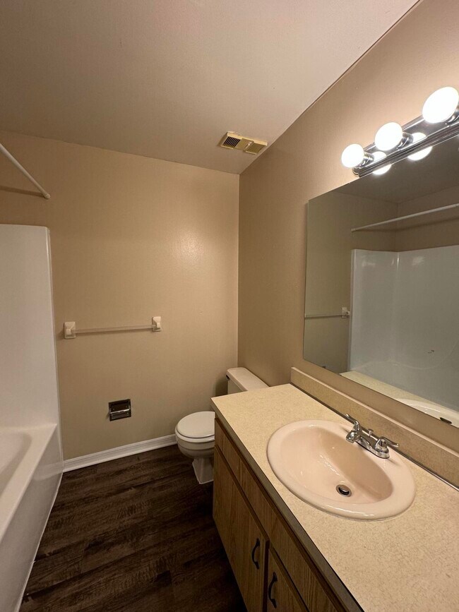 Building Photo - 1058 Mollie Ln