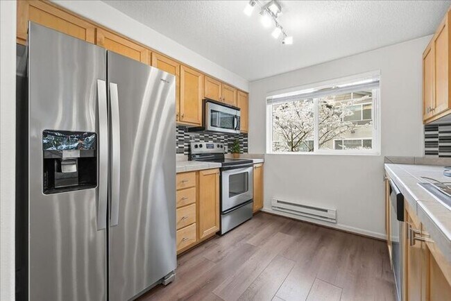 Building Photo - $1,895 • Modern 2BR Condo in Tanasbourne – Garage Included!