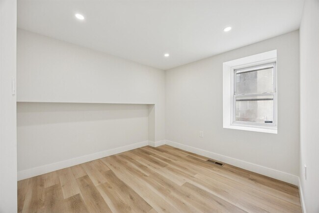 Building Photo - 4522 Baker St