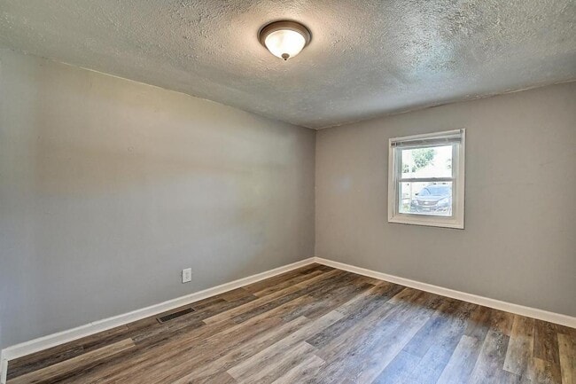 Building Photo - 2999 Clover Dr