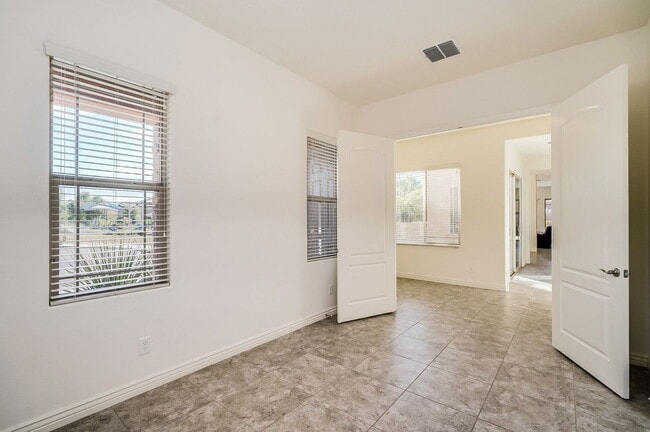 Building Photo - 4529 E Vista Bonita Dr