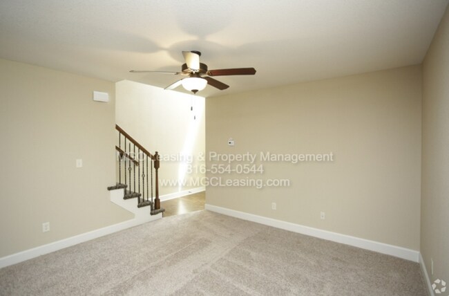 Building Photo - Luxury Living in Lee's Summit