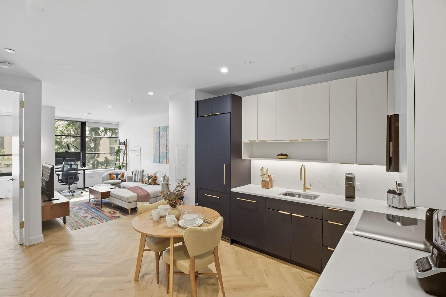 Building Photo - 980 6th Ave