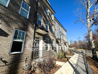 Building Photo - 2 Bedroom, 2.5 Bathroom in Royall Townes