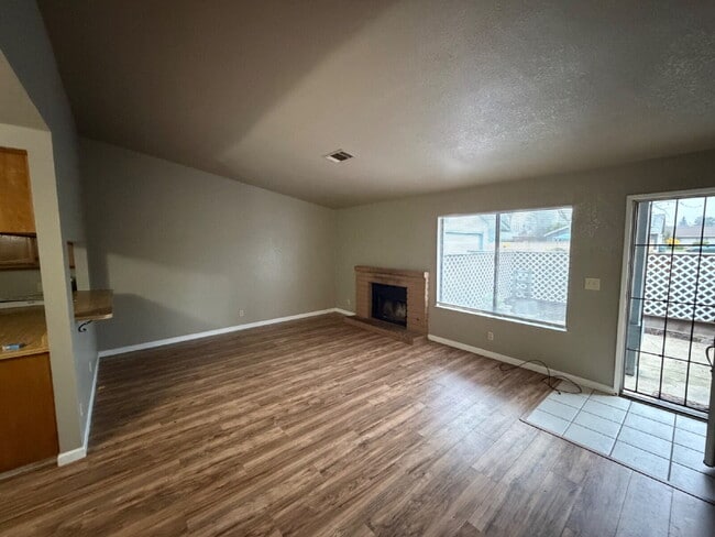 Building Photo - North Merced Near the college-Spacious 2-Bedroom Duplex Retreat: Modern Comfort with 2 Full Baths...