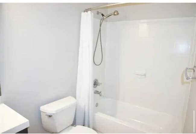 Building Photo - 16019 Summerville Lake Dr