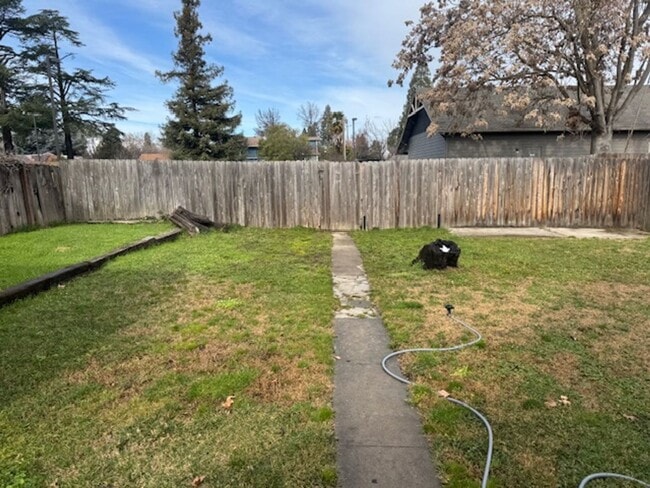 Building Photo - RENOVATED UPSTAIRS 2 BEDROOM HOME- FULL PRIVATE UPPER LEVEL