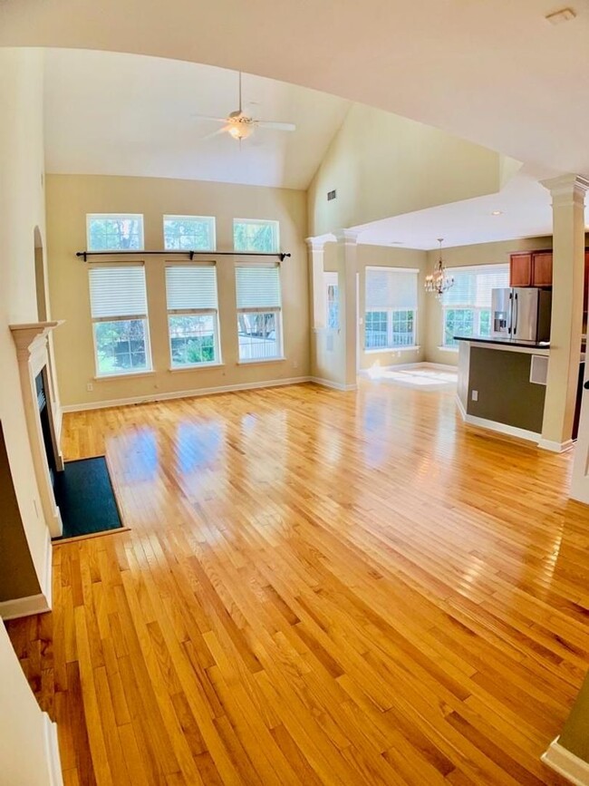 Building Photo - Gorgeous Daniel Island Home!