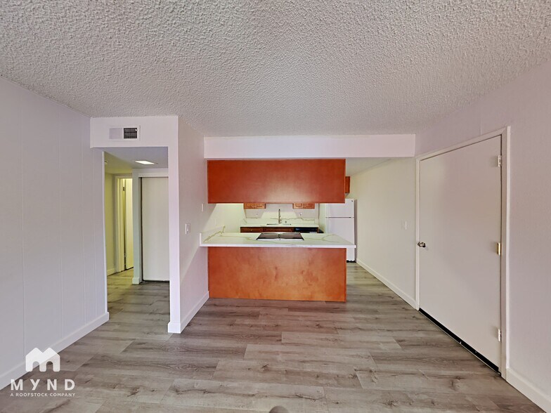 Building Photo - 7047 Greenback Ln