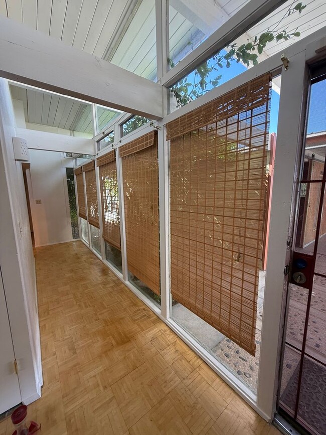 Building Photo - High Desert Retreat- 3 Bedrooms, 2 Bathroo...