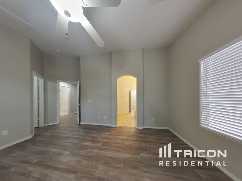 Building Photo - 44181 W Lindgren Dr