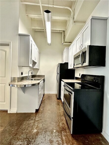 Building Photo - 312 W 5th St