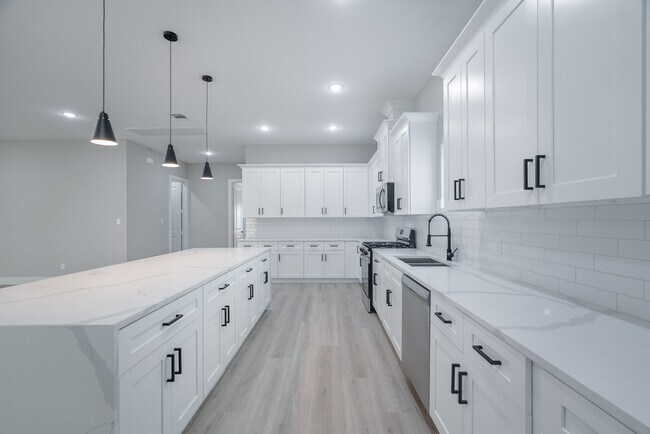 Building Photo - 2618 Piemonte Ave