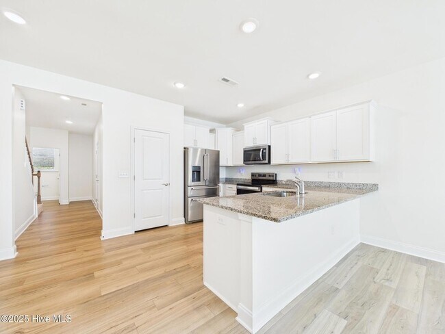 Building Photo - 458 Channel Drop Dr