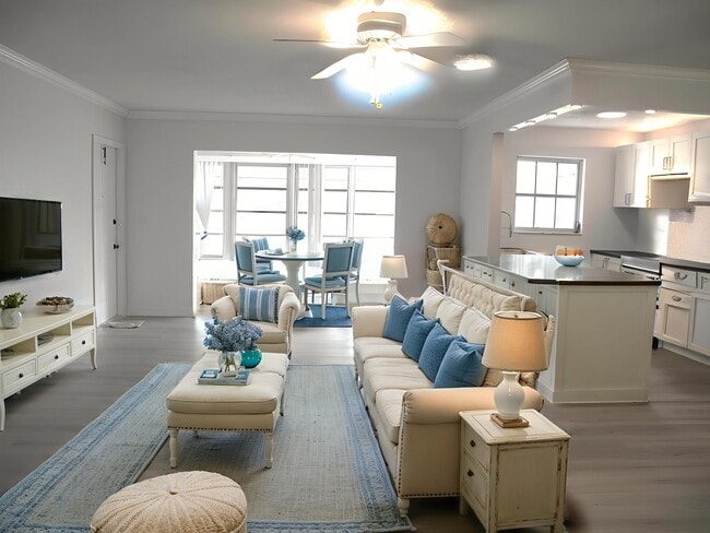 Building Photo - 1102 North Dr