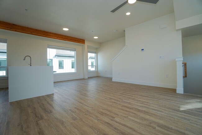 Building Photo - 4621 N Iota Ln