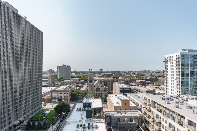 Building Photo - 212 E Cullerton St