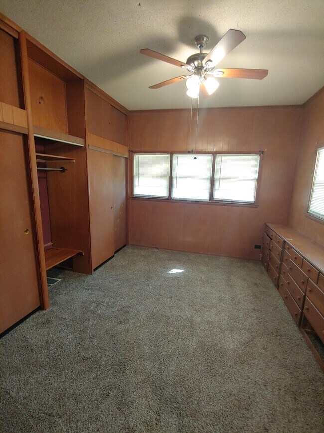 Building Photo - 707 N Joplin St