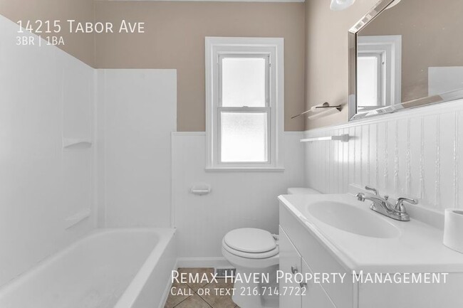 Building Photo - 14215 Tabor Ave, Maple Heights- Spacious 3...