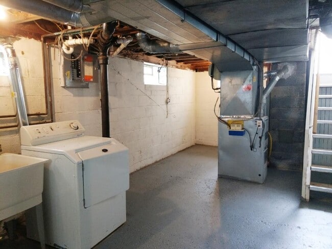 Building Photo - 32626 Sheridan St