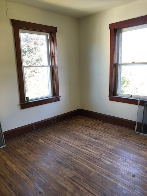 Building Photo - 1359 W Main St