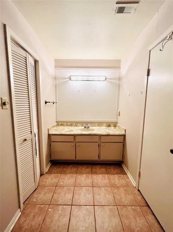 Building Photo - 7014 Woodfern Dr