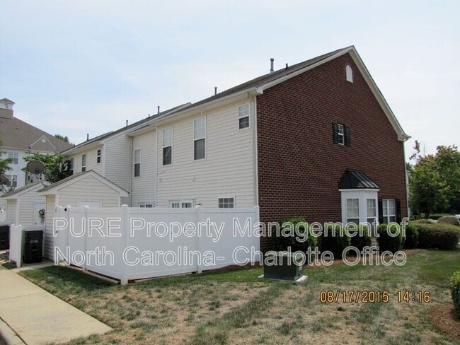 Building Photo - 18040 Delmas Dr
