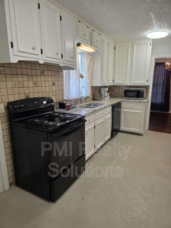 Building Photo - 4506 E 38th Pl