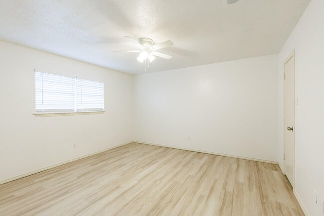 Building Photo - 4407 75th Dr