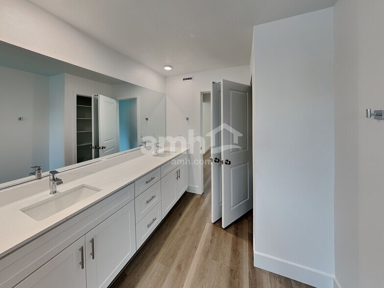 Building Photo - 10366 Beaver Tail St