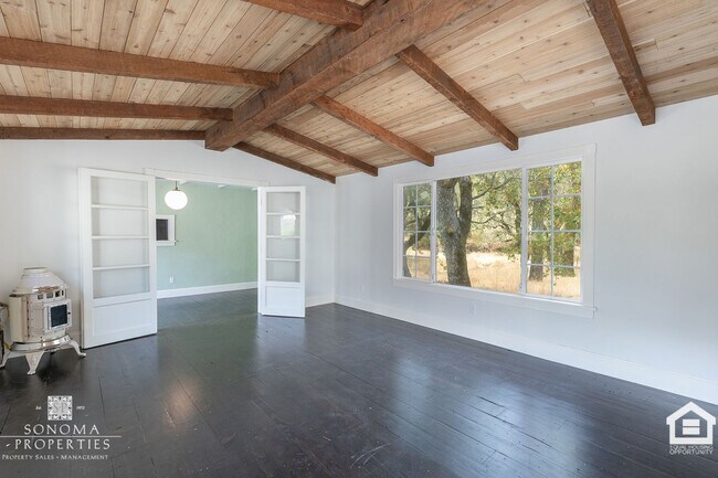 Building Photo - Wine Country Living in Spacious Glen Ellen...